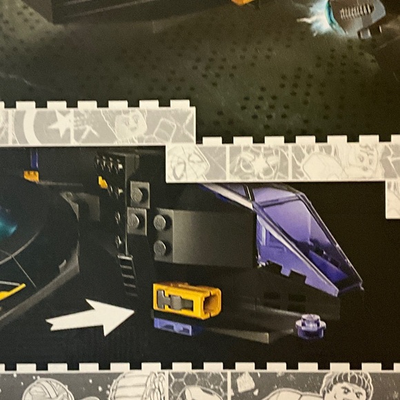 LEGO Black Panther Wakanda Forever Set with Black and Purple Elements - Picture 5 of 5